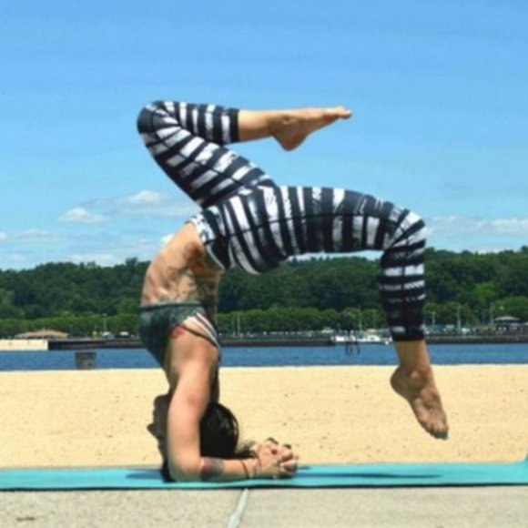 Lululemon High Times Leggings -- Shady Palms Sz 6 - Picture 2 of 6